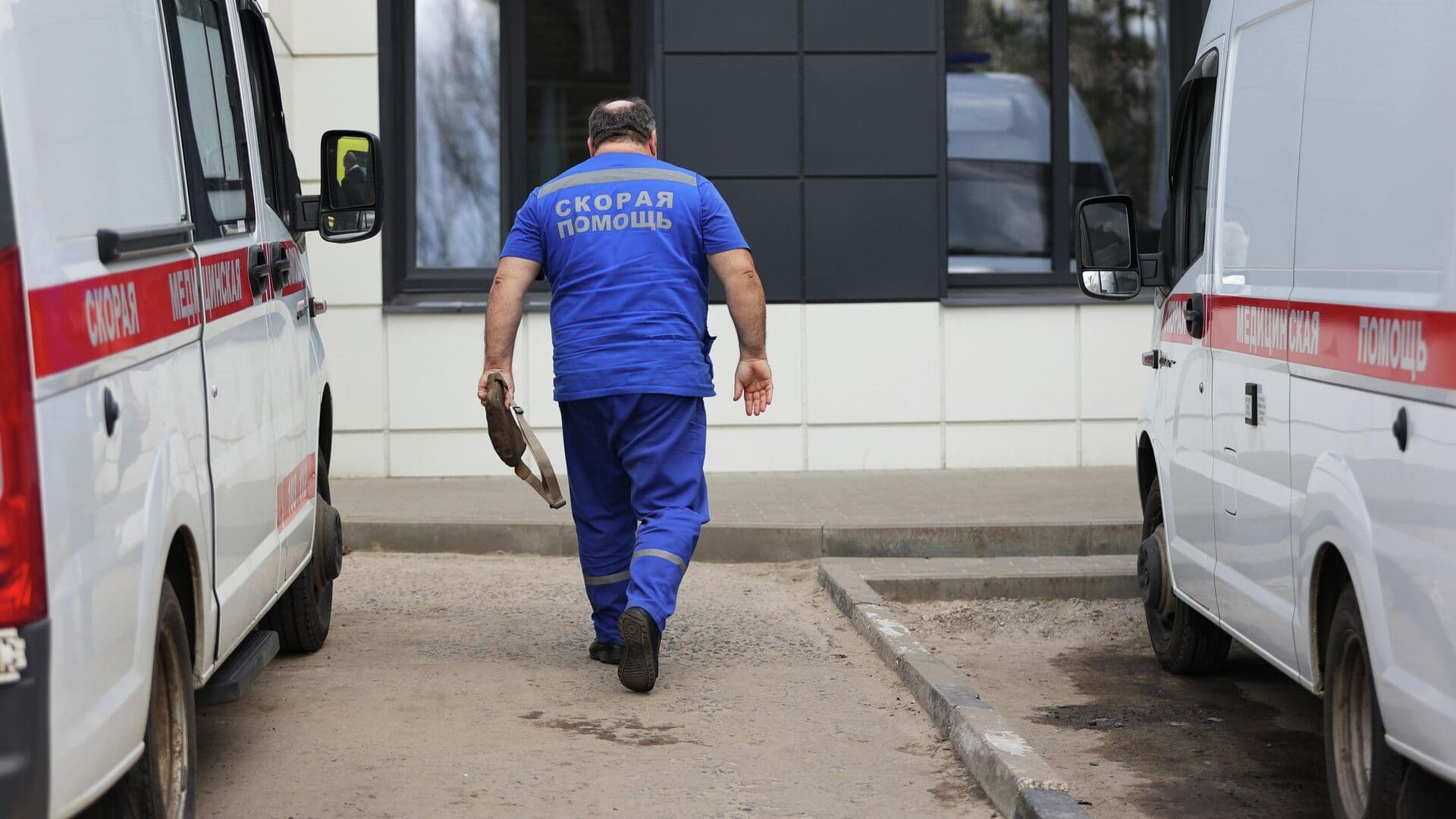 Беспилотник атаковал многоквартирный дом в Белгороде, есть пострадавшие