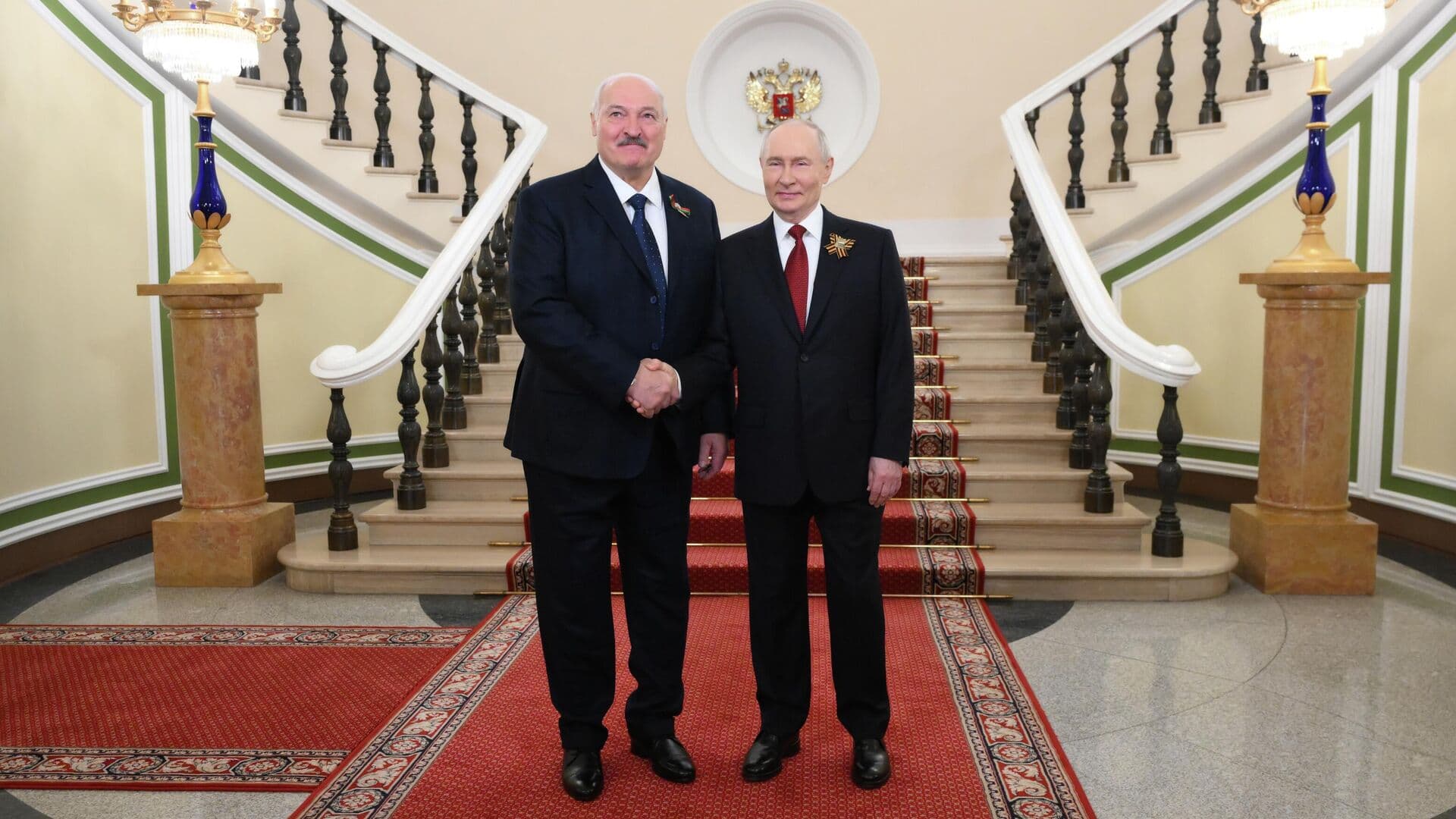 Лукашенко поздравил Путина с успешным визитом в Китай