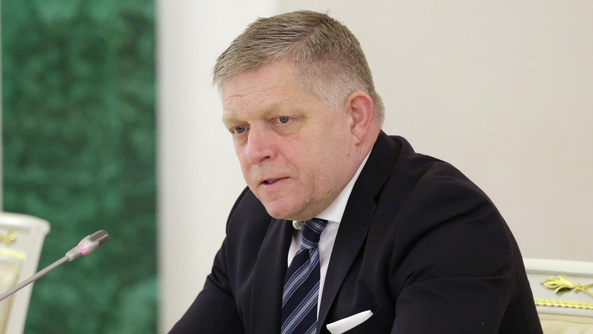 Фицо рассказал, кто должен быть посредником в переговорах ЕС с Россией