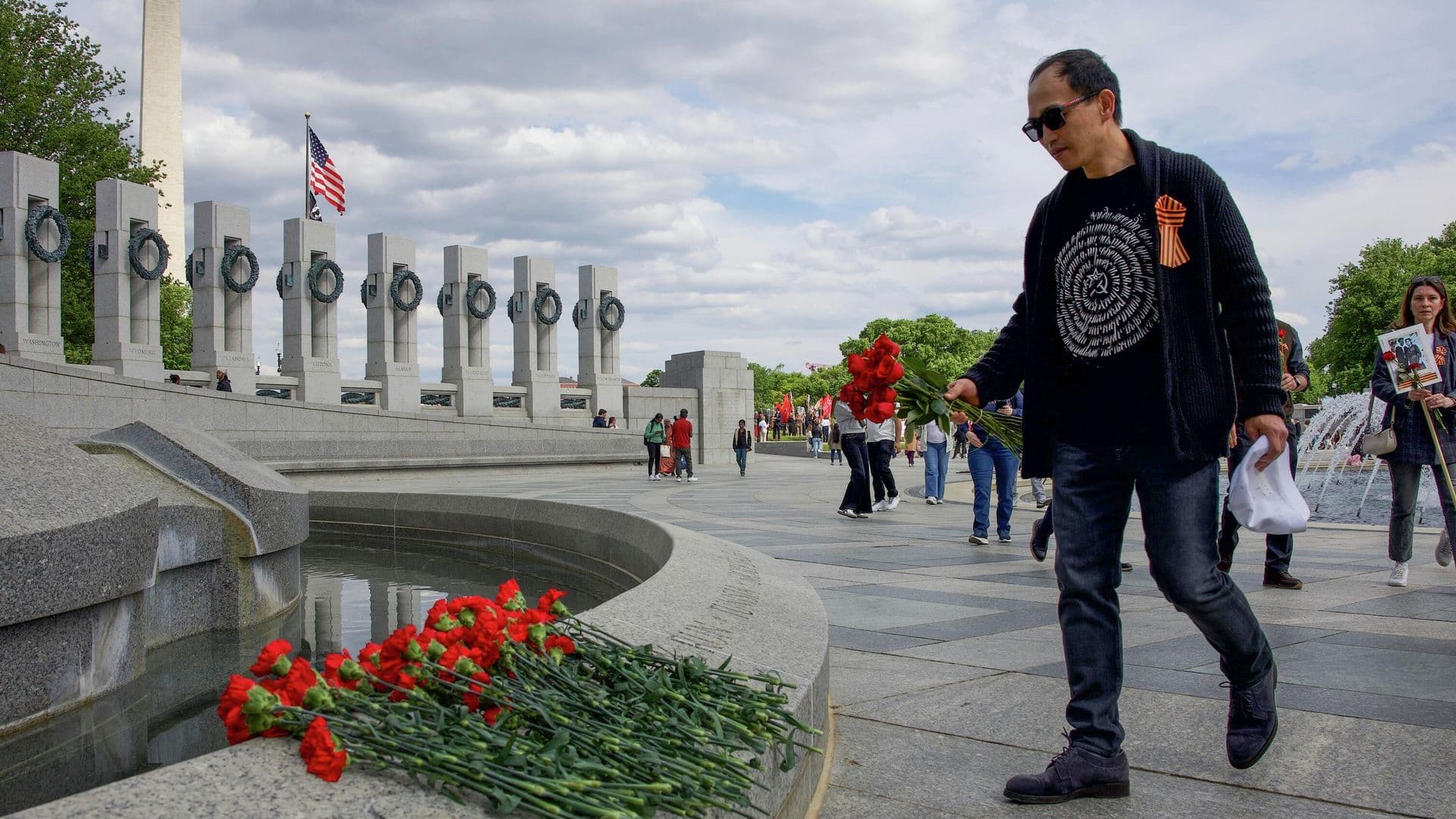 Вандалы осквернили мемориал участникам Второй мировой в Вашингтоне