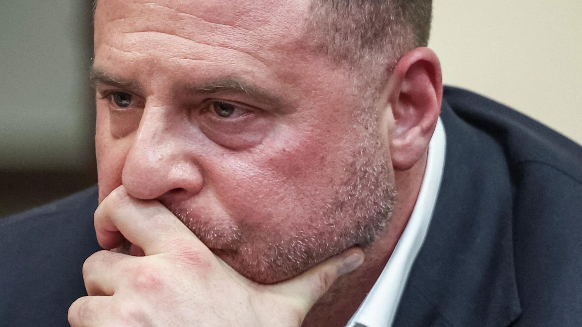 Суд запретил экс-главе офиса Зеленского общаться с астрологом