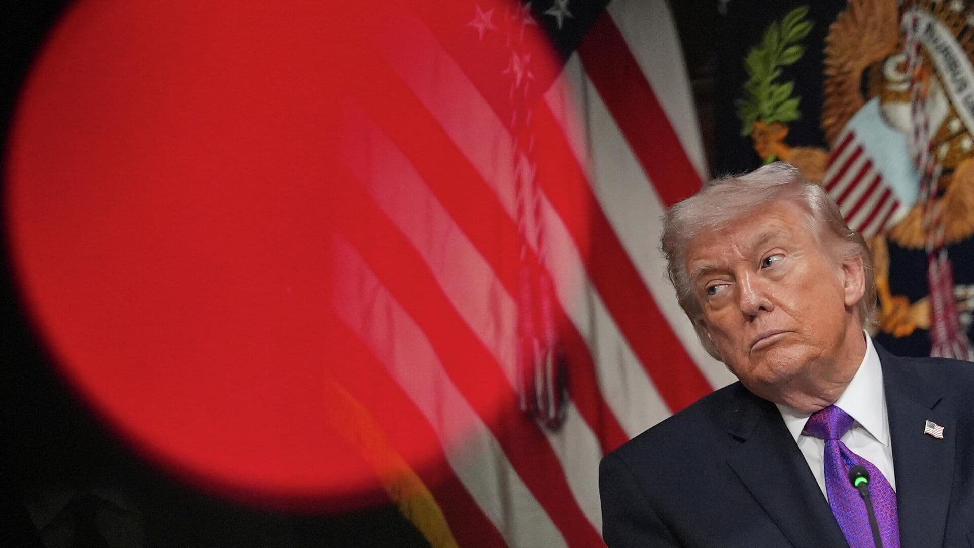 Трамп заявил, что рассмотрит снятие санкций с китайских компаний
