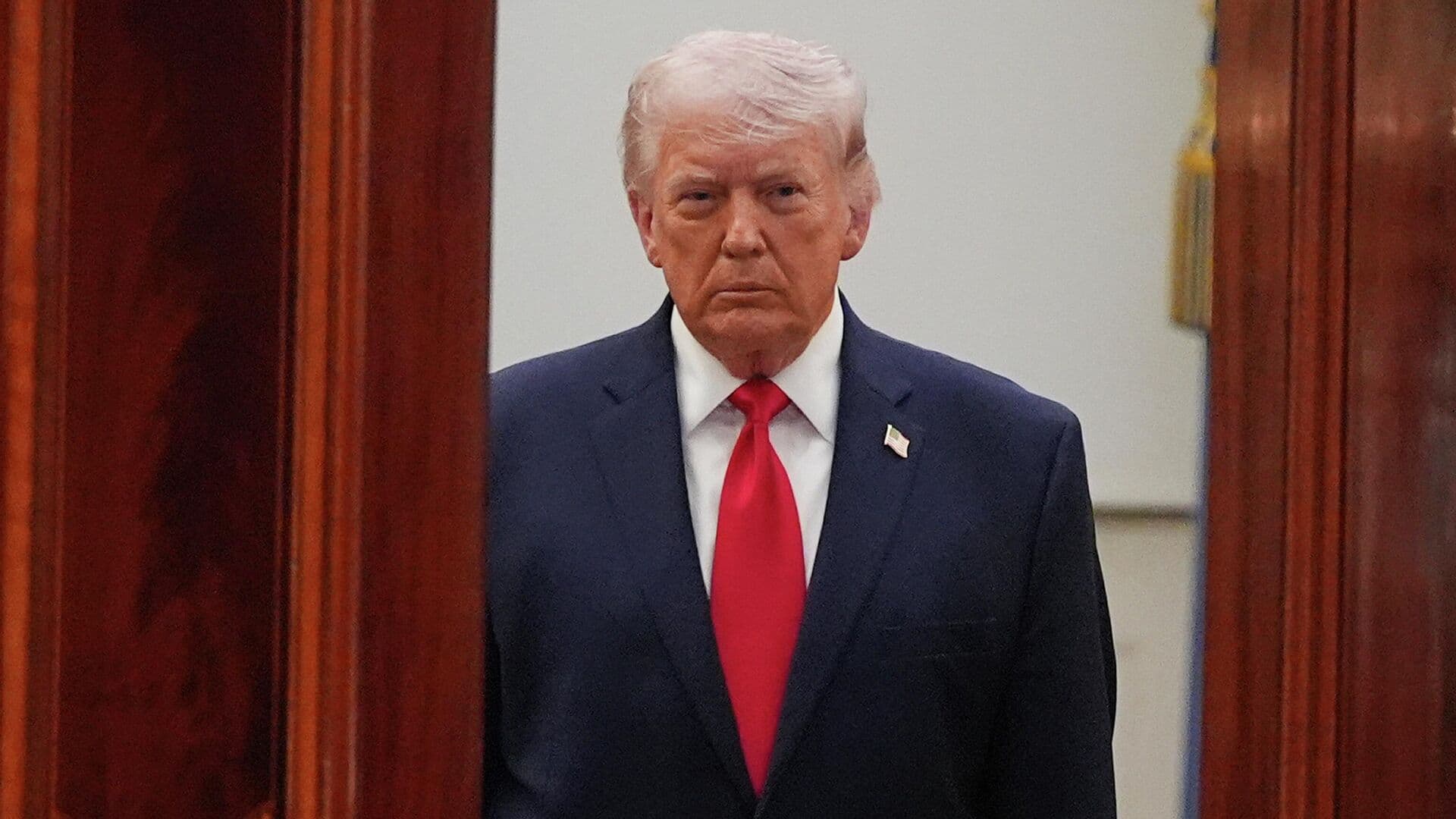 СМИ: Трампу пришлось отказаться от личного телефона во время визита в КНР