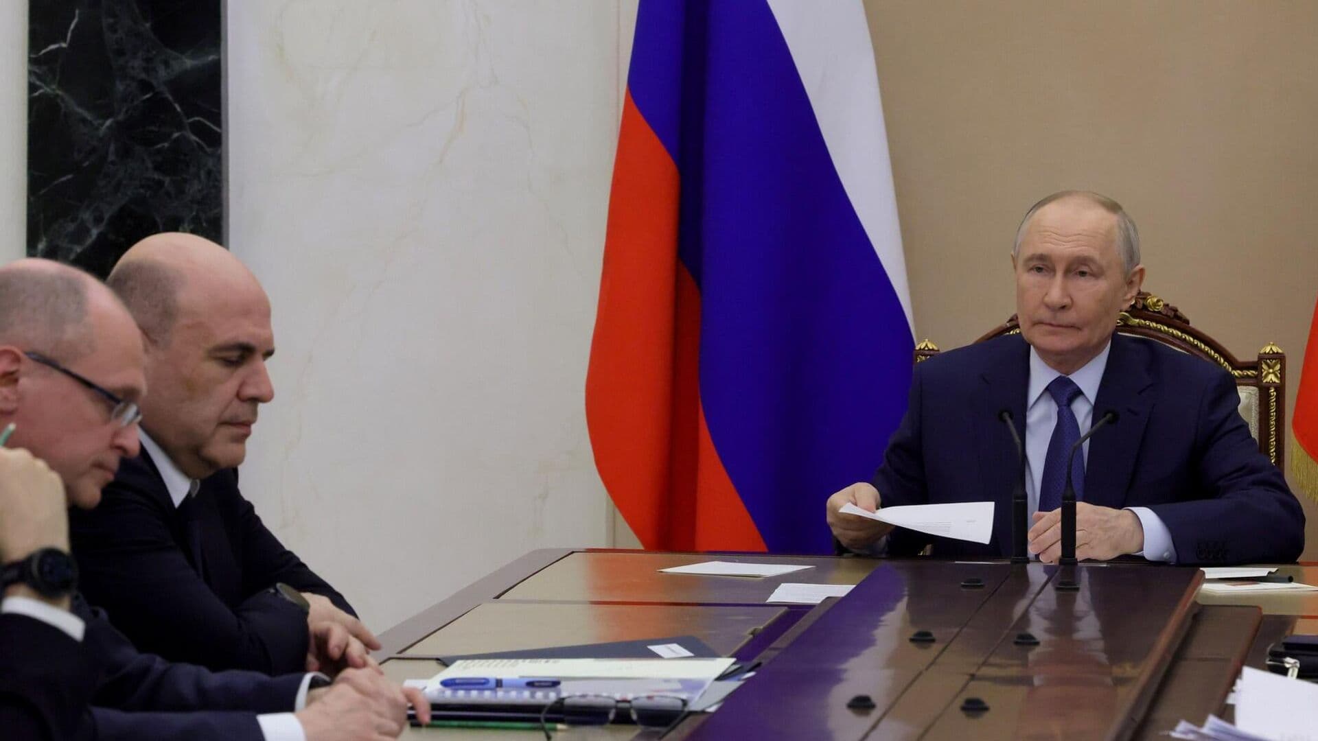 Путин назвал данные по российской экономике за март позитивными