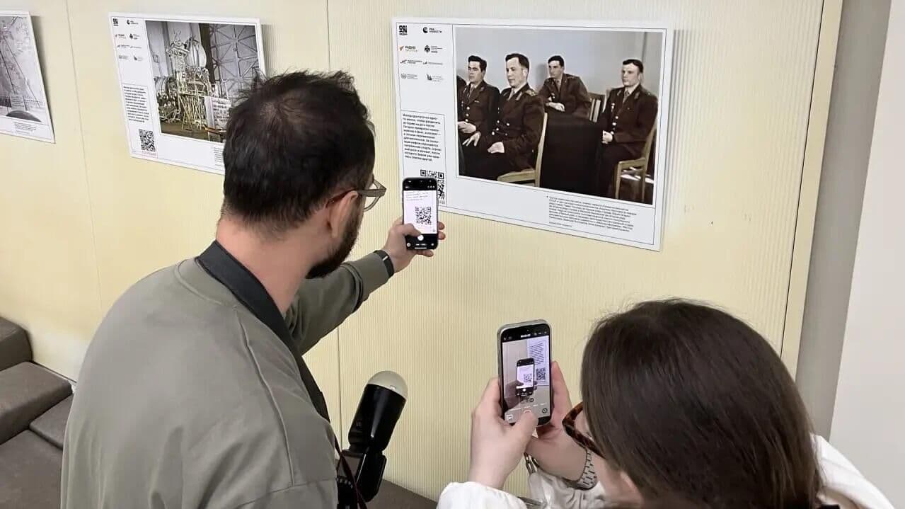 Фотопроект "Первые среди звезд" открылся в Санкт-Петербурге