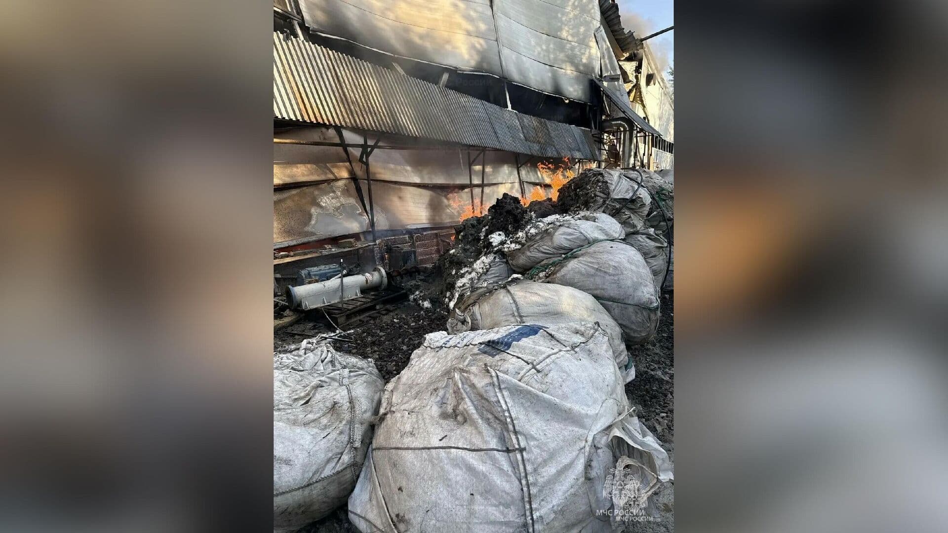 Площадь пожара в Набережных Челнах превысила десять тысяч квадратных метров