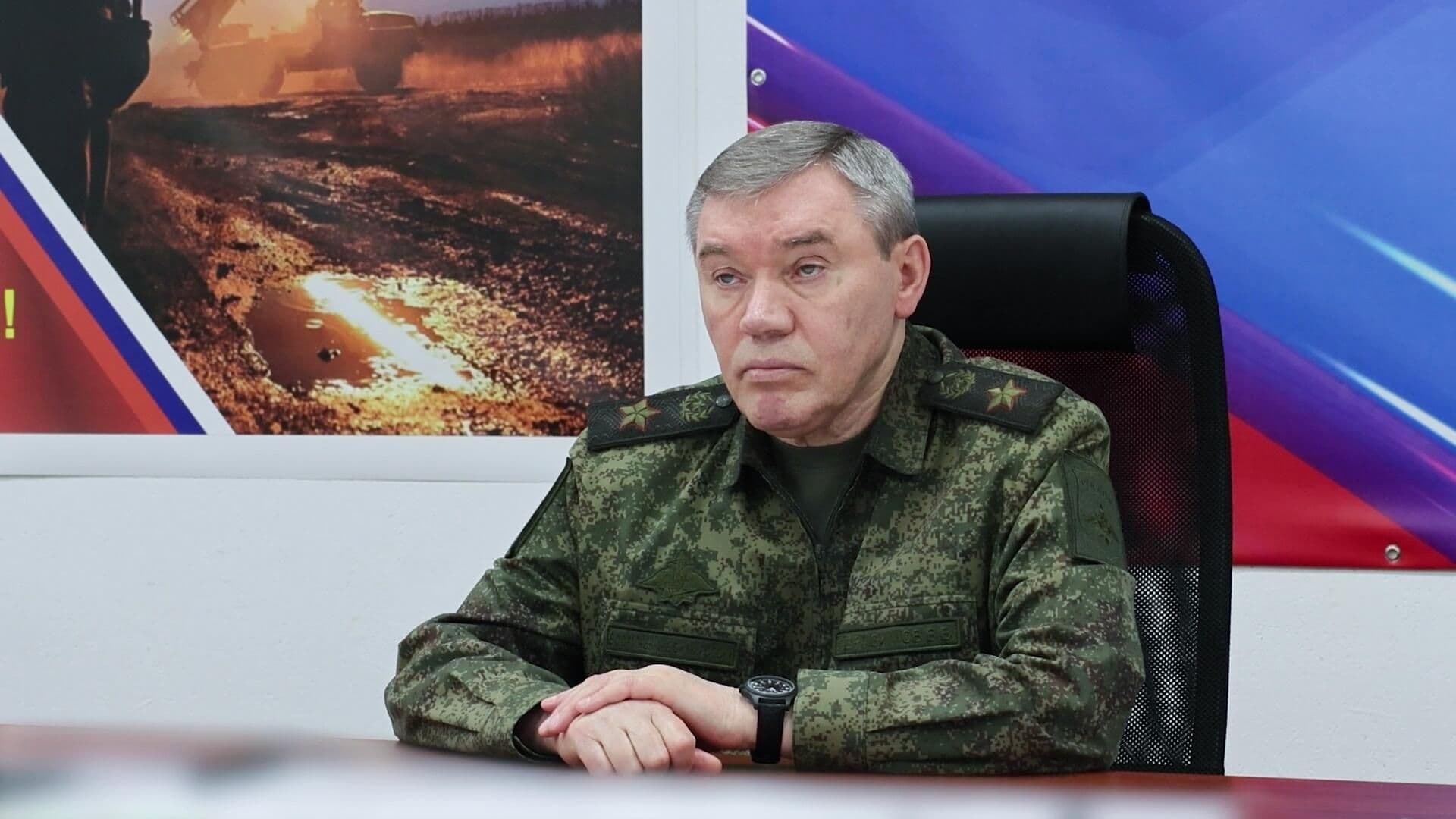 Герасимов отметил успехи "Южной" группировки войск в освобождении ДНР