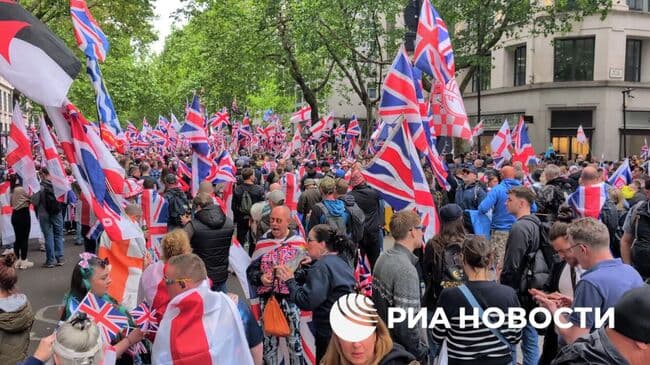 Сотни тысяч демонстрантов вышли в Лондоне на акцию против Стармера