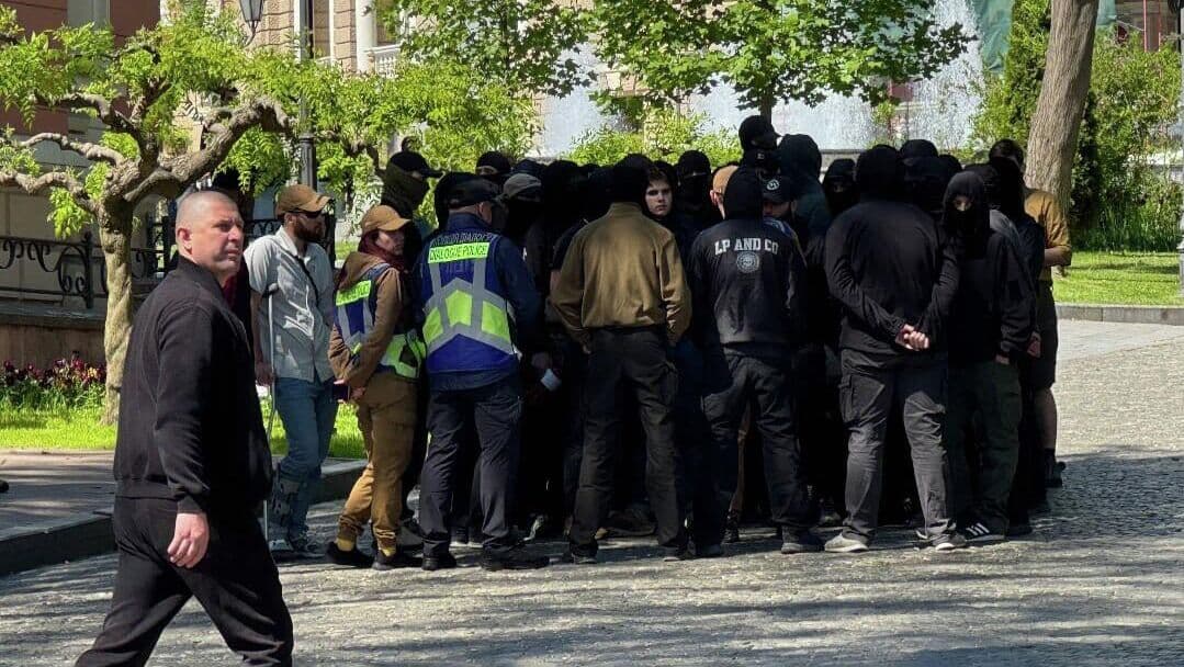 В Одессе произошли столкновения полиции с противниками ЛГБТ*-парада