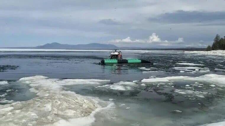 На Байкале перевернулся катер с пассажирами