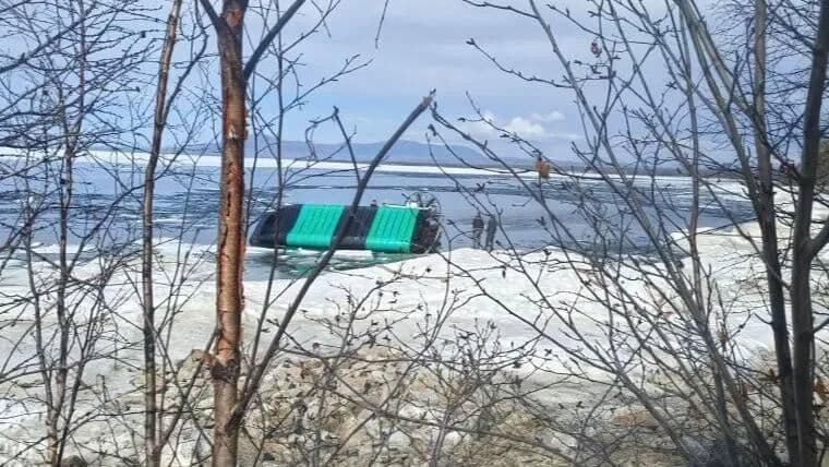 Аэролодка, перевернувшаяся на Байкале, не имела лицензии на перевозку