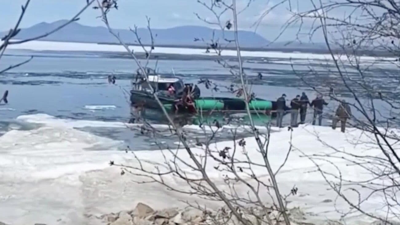 Семьям погибших на Байкале туристов окажут поддержку