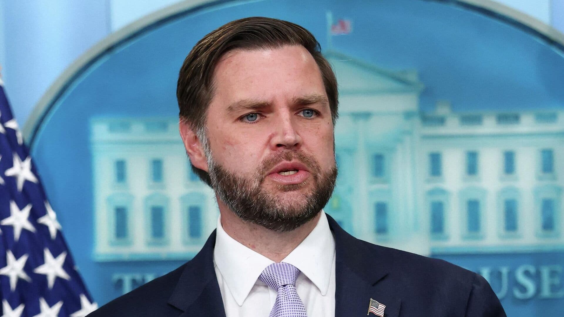 США не могут быть мировым жандармом, заявил Вэнс