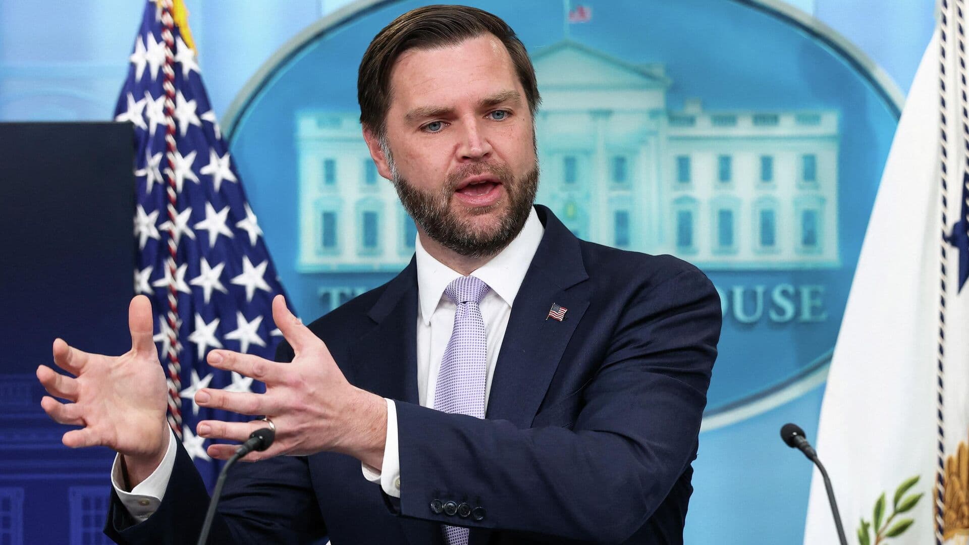 США не сокращали свой контингент в Польше, заявил Вэнс