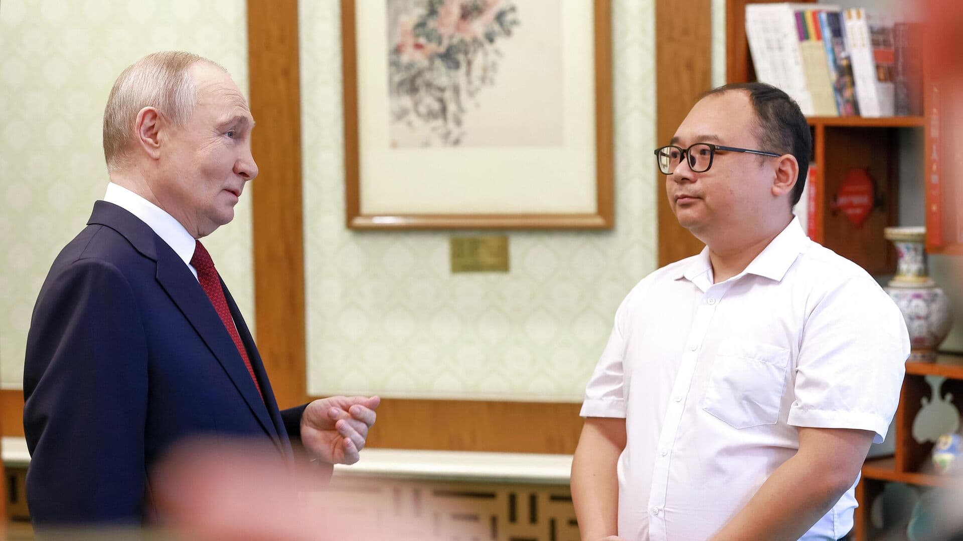 Встретивший Путина спустя 26 лет китайский инженер пожелал ему здоровья