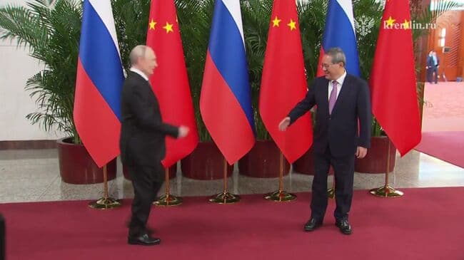 Путин провел встречу с премьером Госсовета КНР