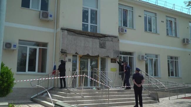 Одного пострадавшего в школе под Севастополем, отправят на лечение в Москву
