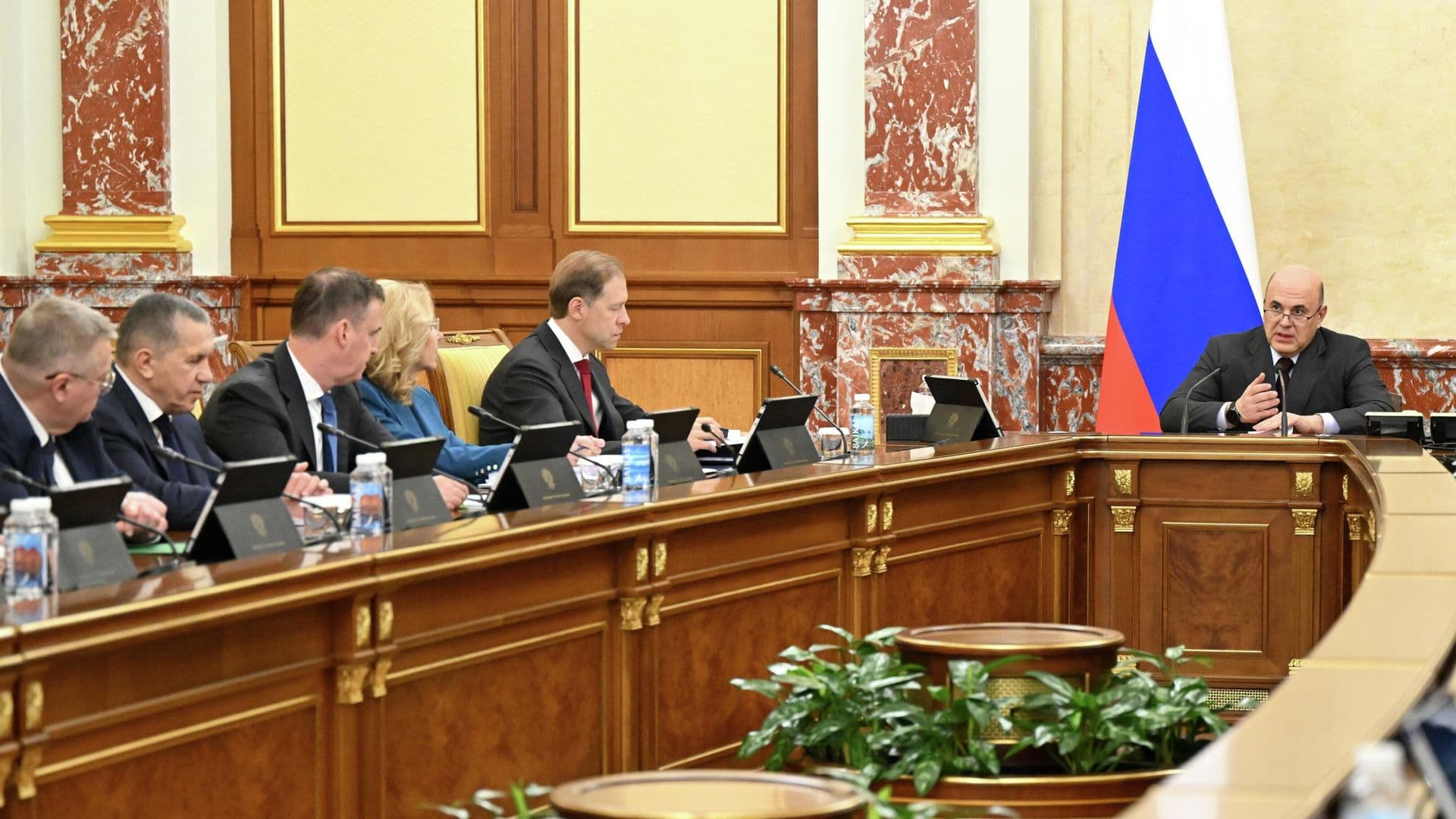 Мишустин поручил до декабря проанализировать эффективность форумов в России