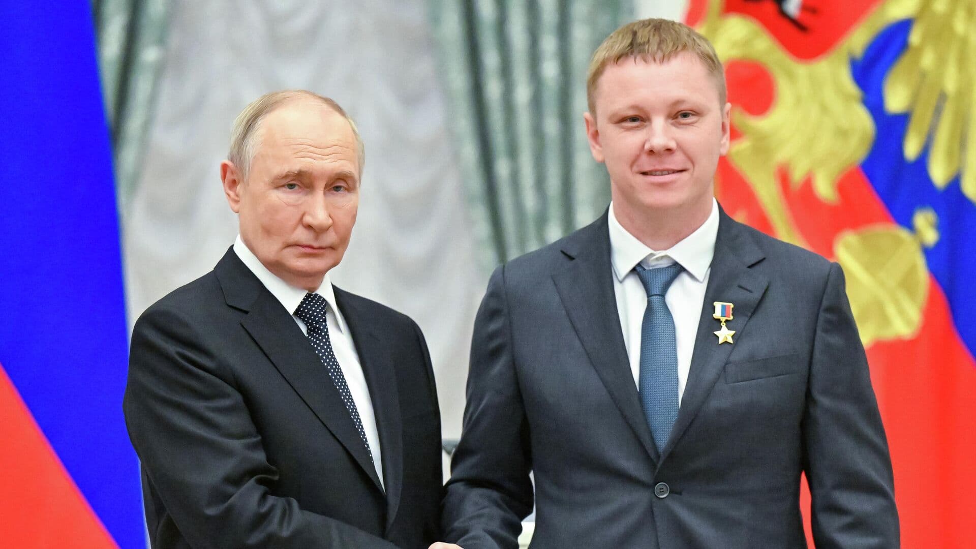 Путин вручил космонавту Горбунову "Золотую Звезду" Героя России