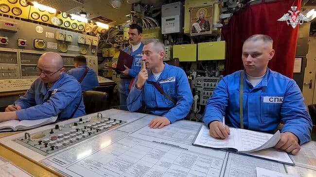 Экипаж атомной подлодки в рамках учений выполнил пуск ракеты "Синева"