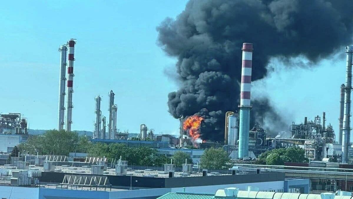 На заводе нефтегазовой компании MOL в Венгрии прогремел взрыв