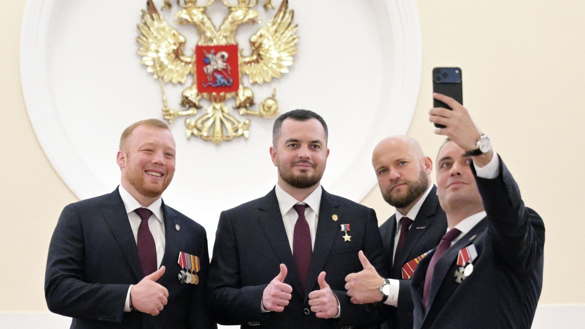 Путин пообещал поддержку выпускникам "Времени героев" на выборах в Госдуму