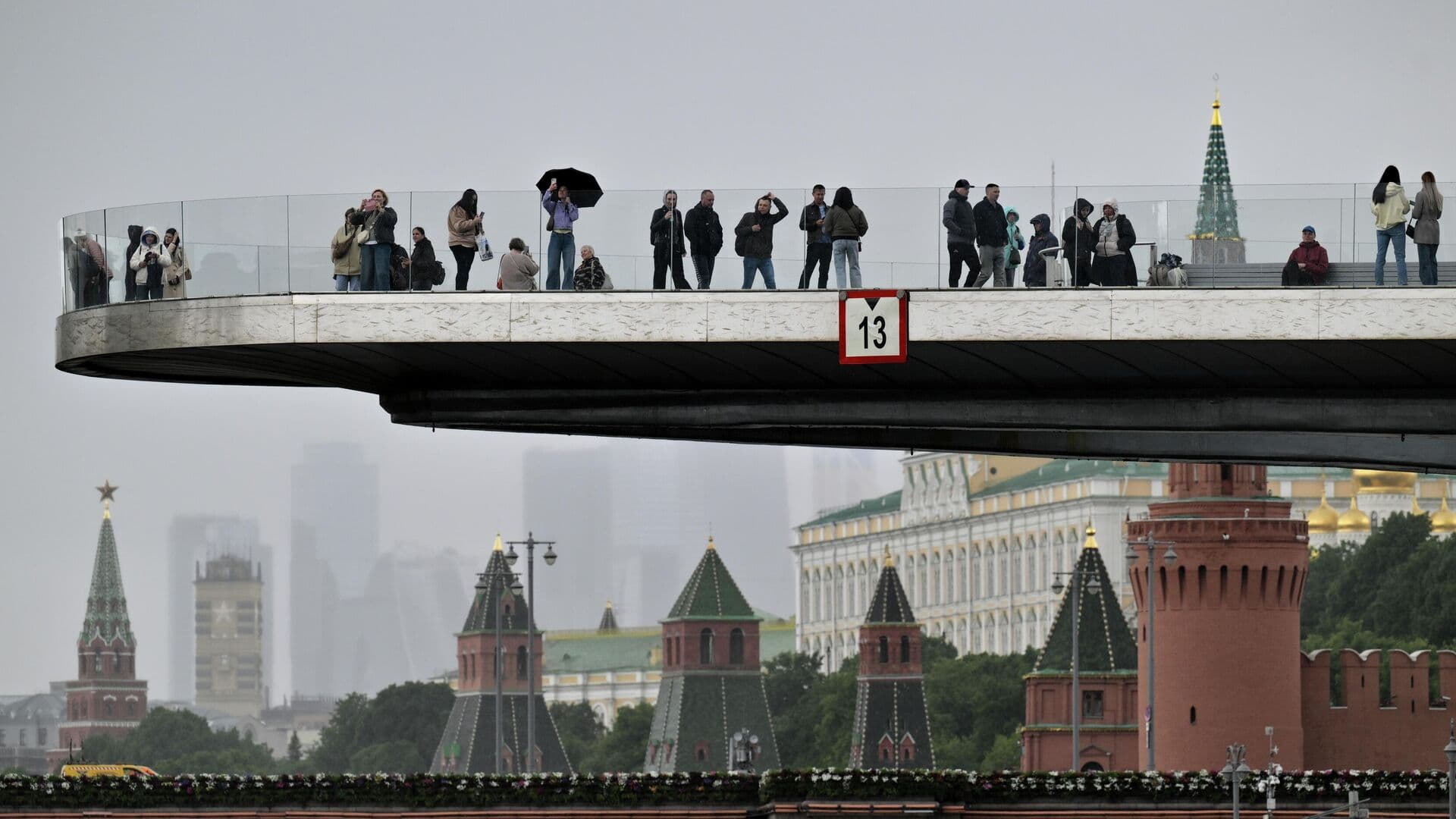 Москвичи рассказали, верят ли они в подсказки Вселенной
