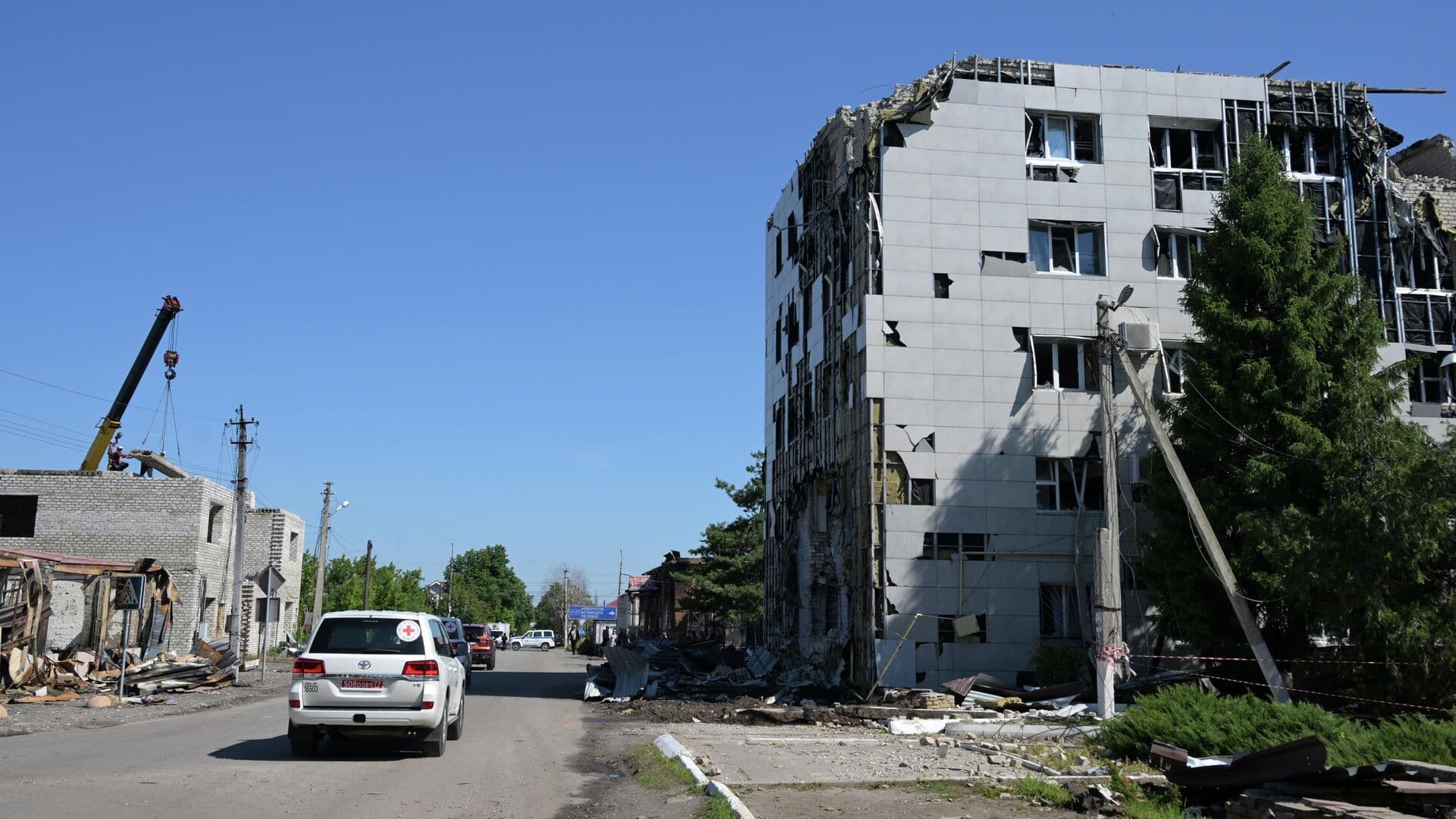 Пострадавшим при атаке на Старобельск студентам передали технику для учебы