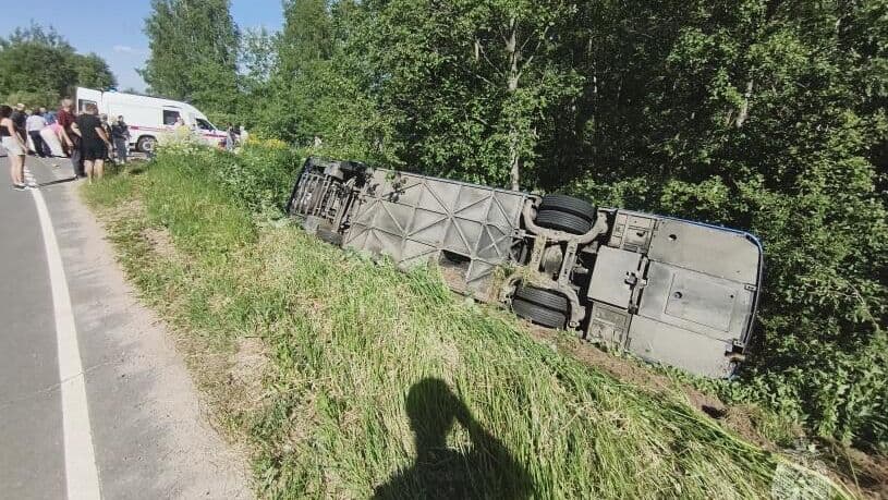 Медики доставили пострадавших в аварии под Ярославлем в Москву