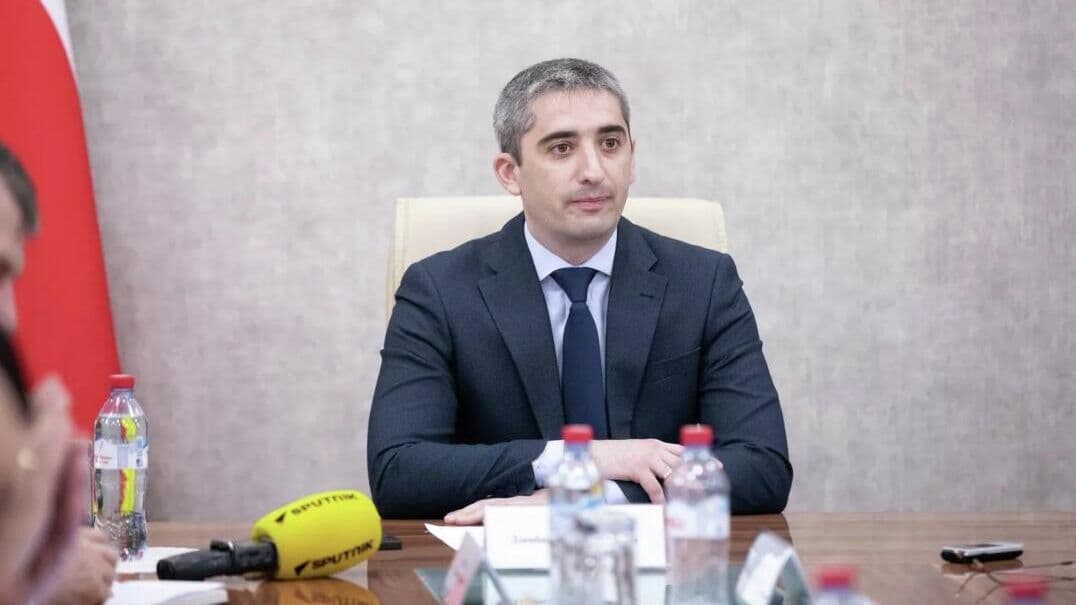 Глава правительства Южной Осетии Тадтаев подал в отставку
