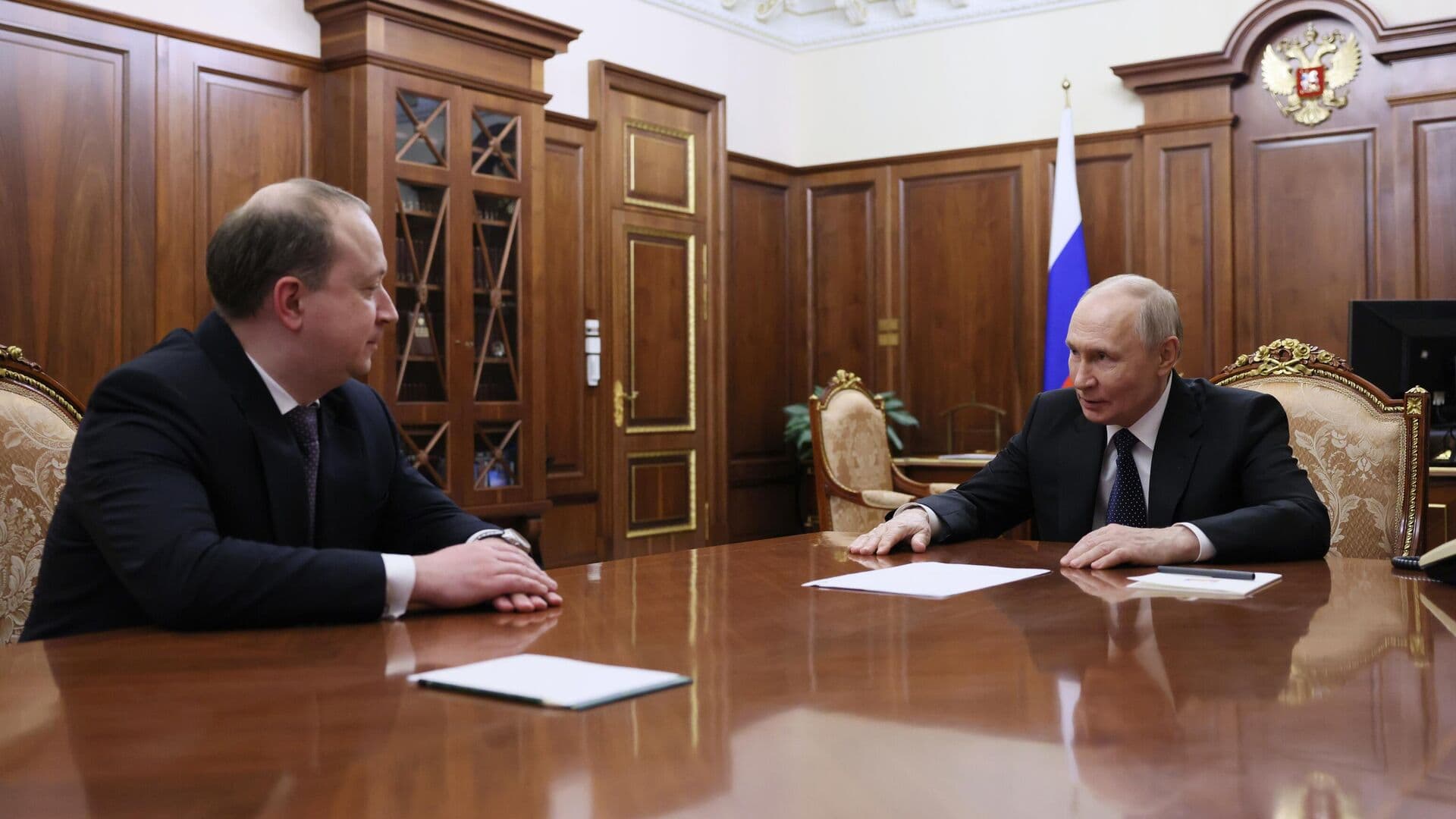 Путин поручил продолжить работу над ледоколами "Ленинград" и "Сталинград"