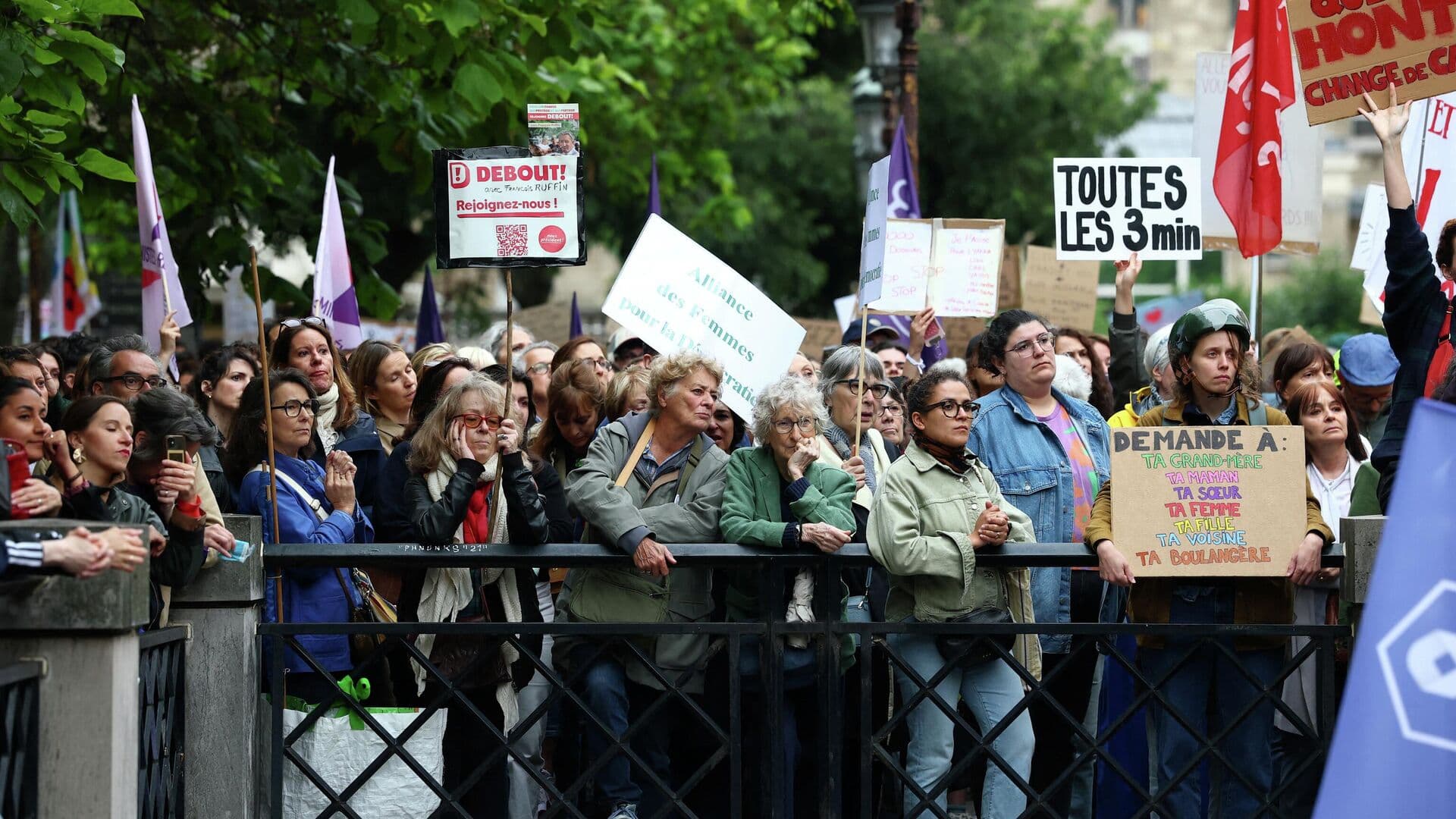 Более 60 тысяч жителей Франции вышли на протесты из-за убийства ребенка