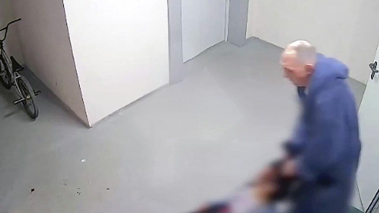 В Приморье задержали мужчину, избившего женщину в подъезде