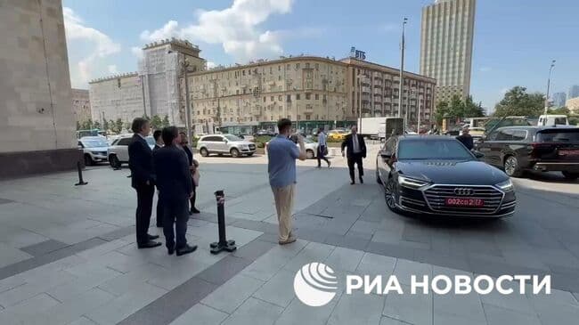 Послы ФРГ, Франции и Британии прибыли в МИД