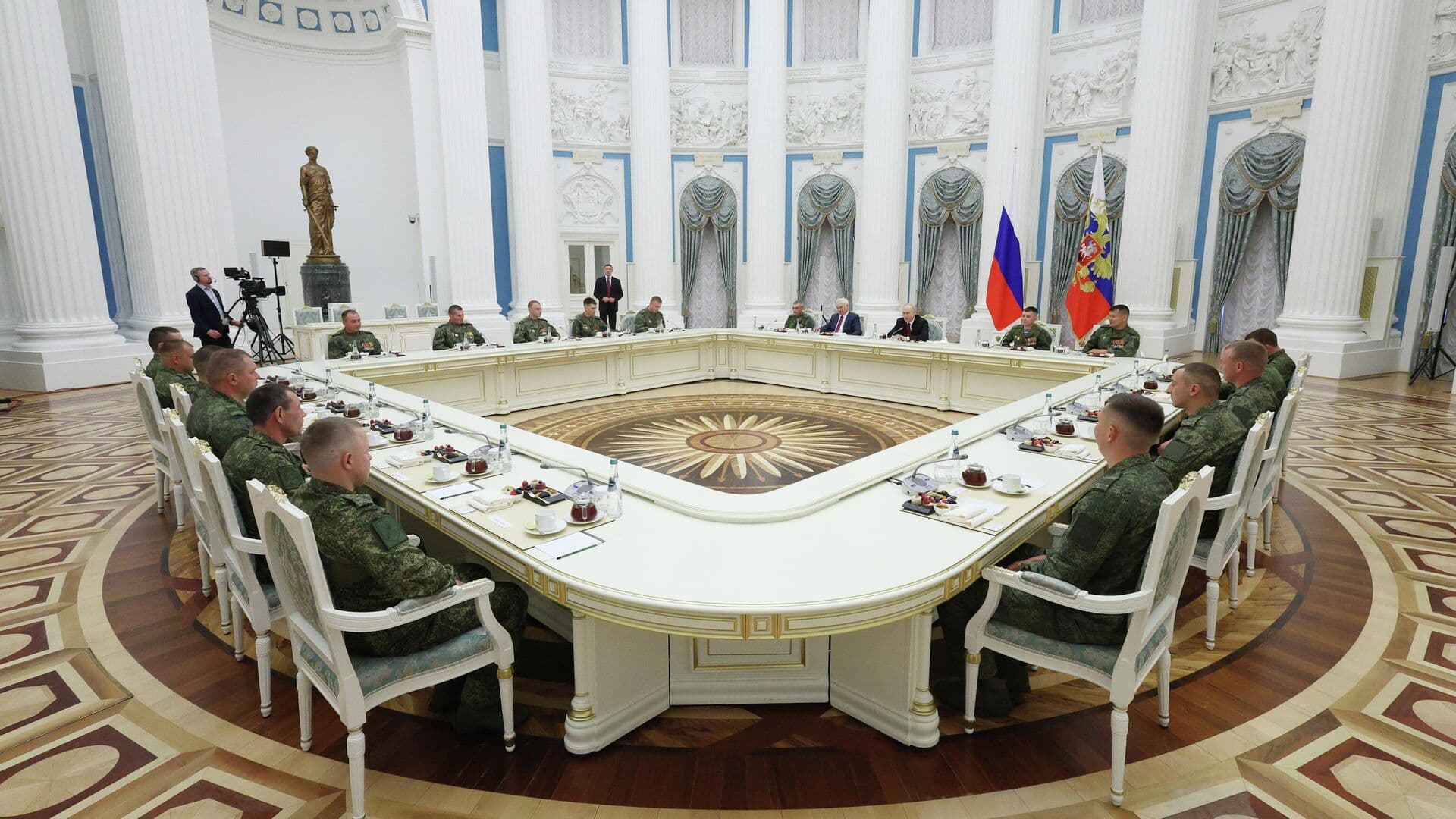 Путин заявил, что Россия должна быть на шаг впереди ее врагов