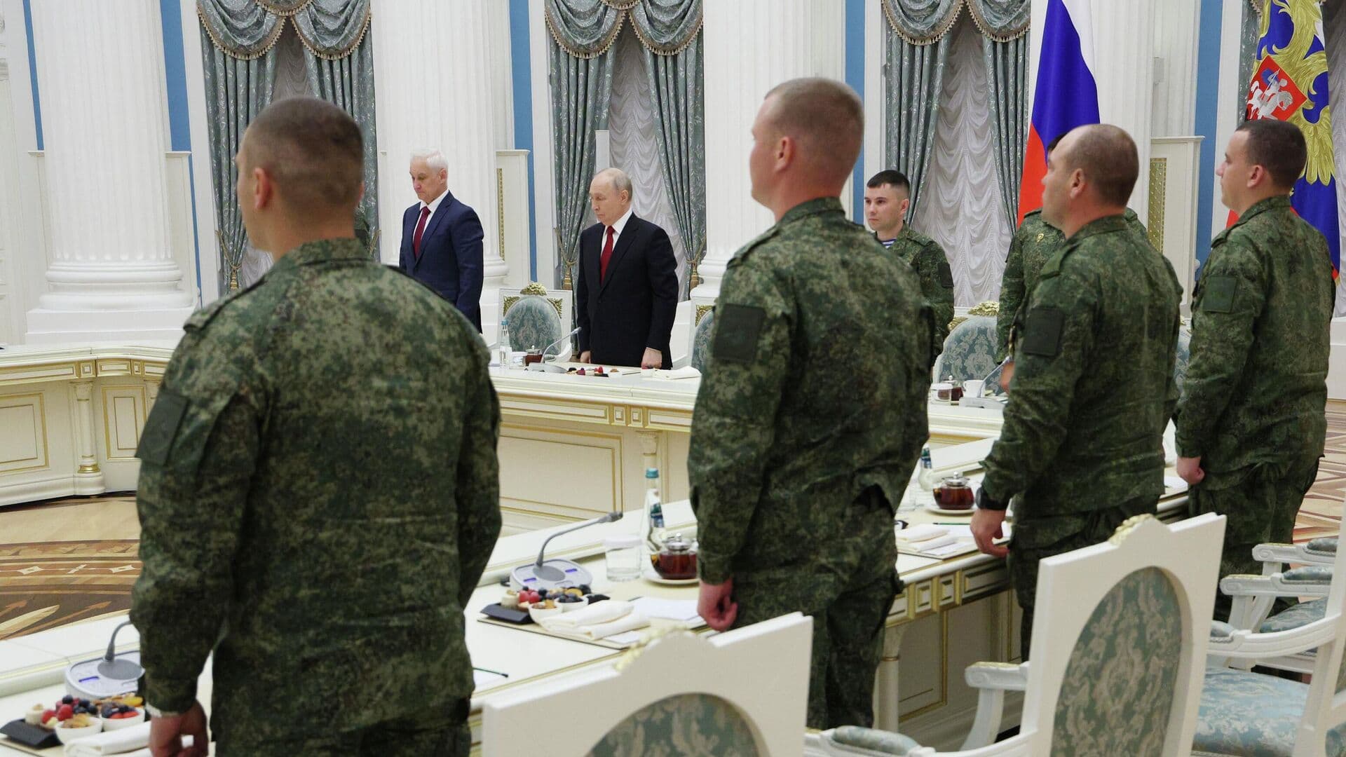 Путин попросил показать Москву участникам СВО