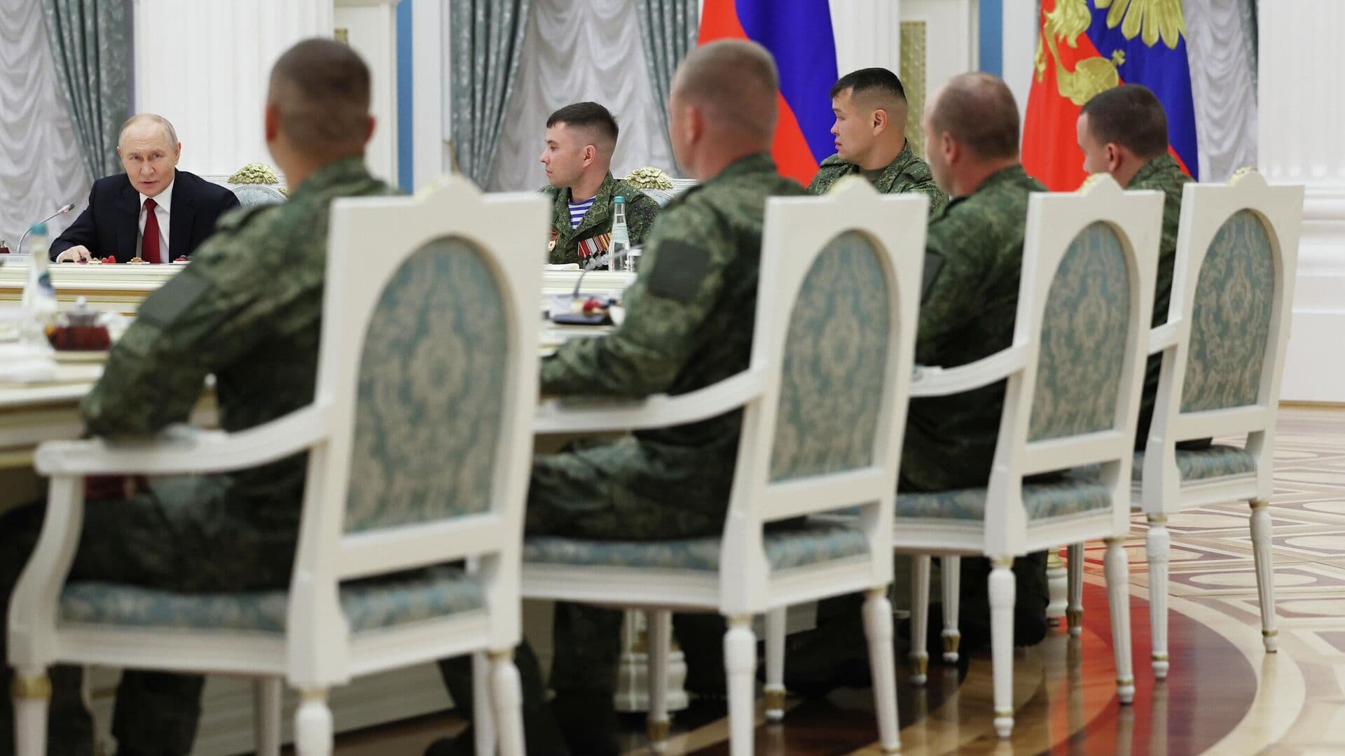 Россия готова вести переговоры по украинскому урегулированию, заявил Путин