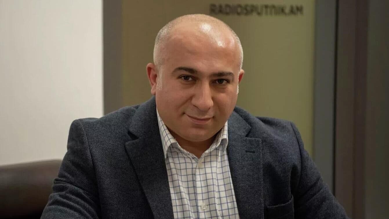 В Армении задержали политолога якобы за призывы к захвату власти