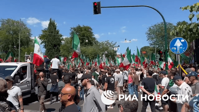 В Риме прошли многотысячные митинги и шествие ультраправых активистов