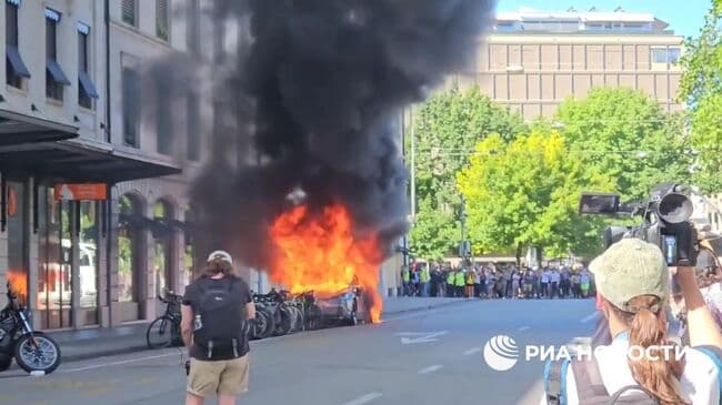 В Женеве полиция применила слезоточивый газ против протестующих