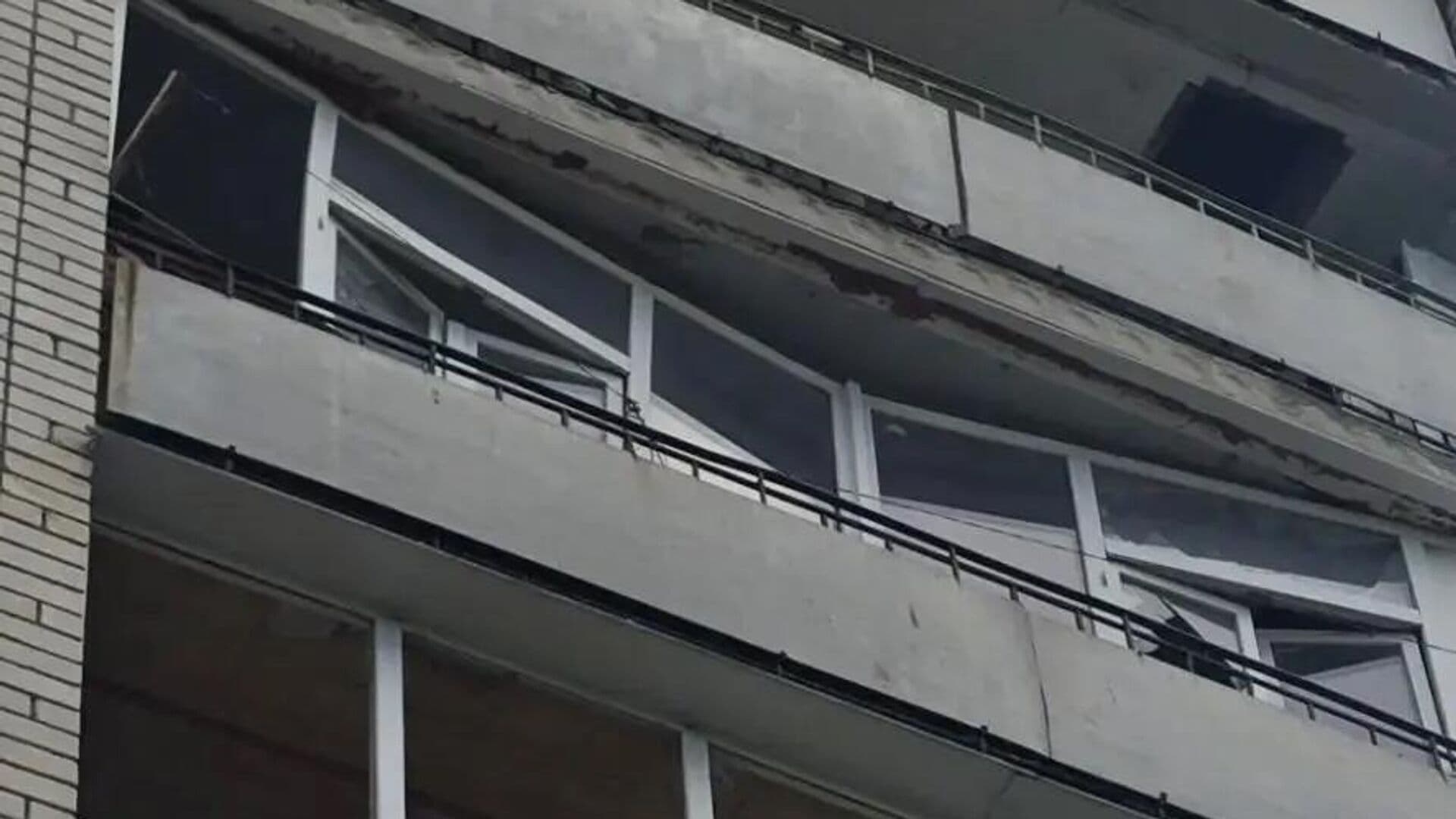 Многоквартирный дом поврежден атакой БПЛА в Новой Каховке