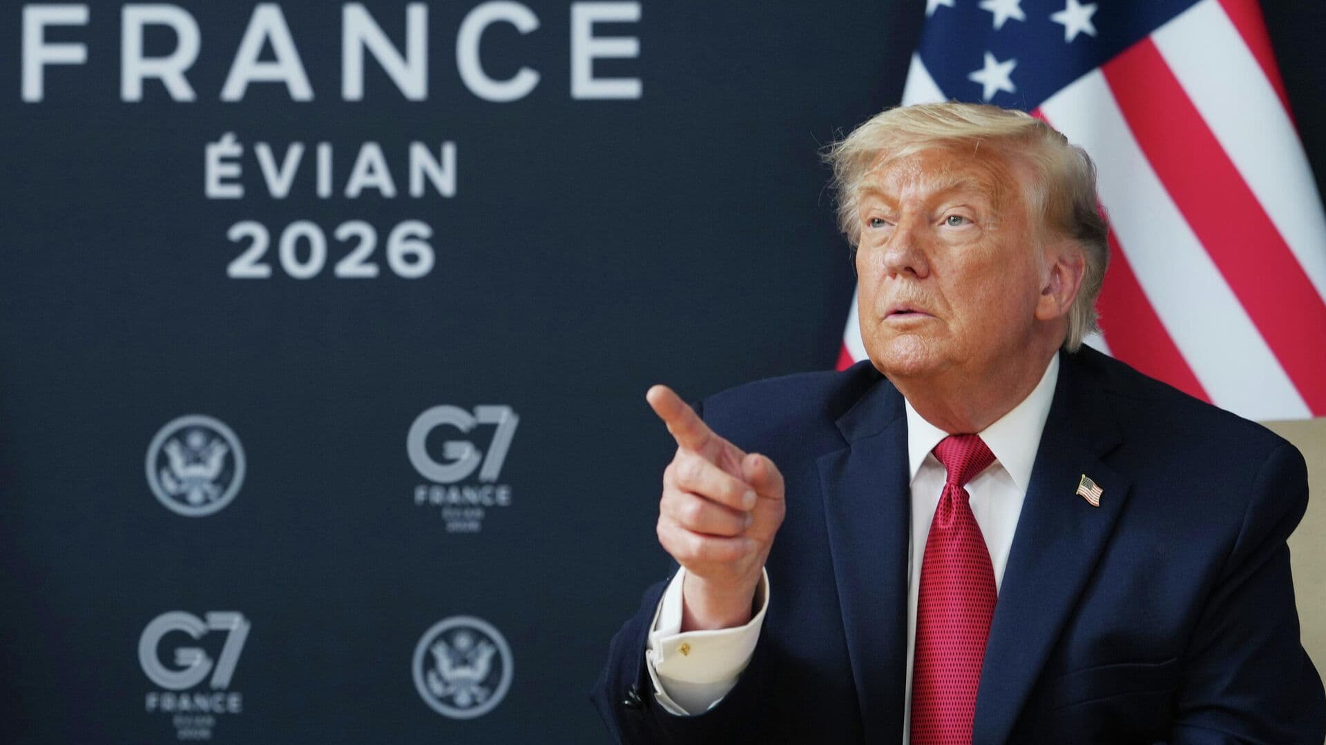 Трамп лично подписал копию соглашения с Ираном, сообщил журналист