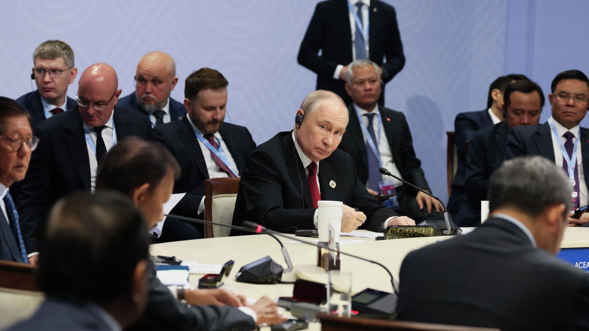 Россия и АСЕАН с уважением относятся к партнерам, заявил Путин