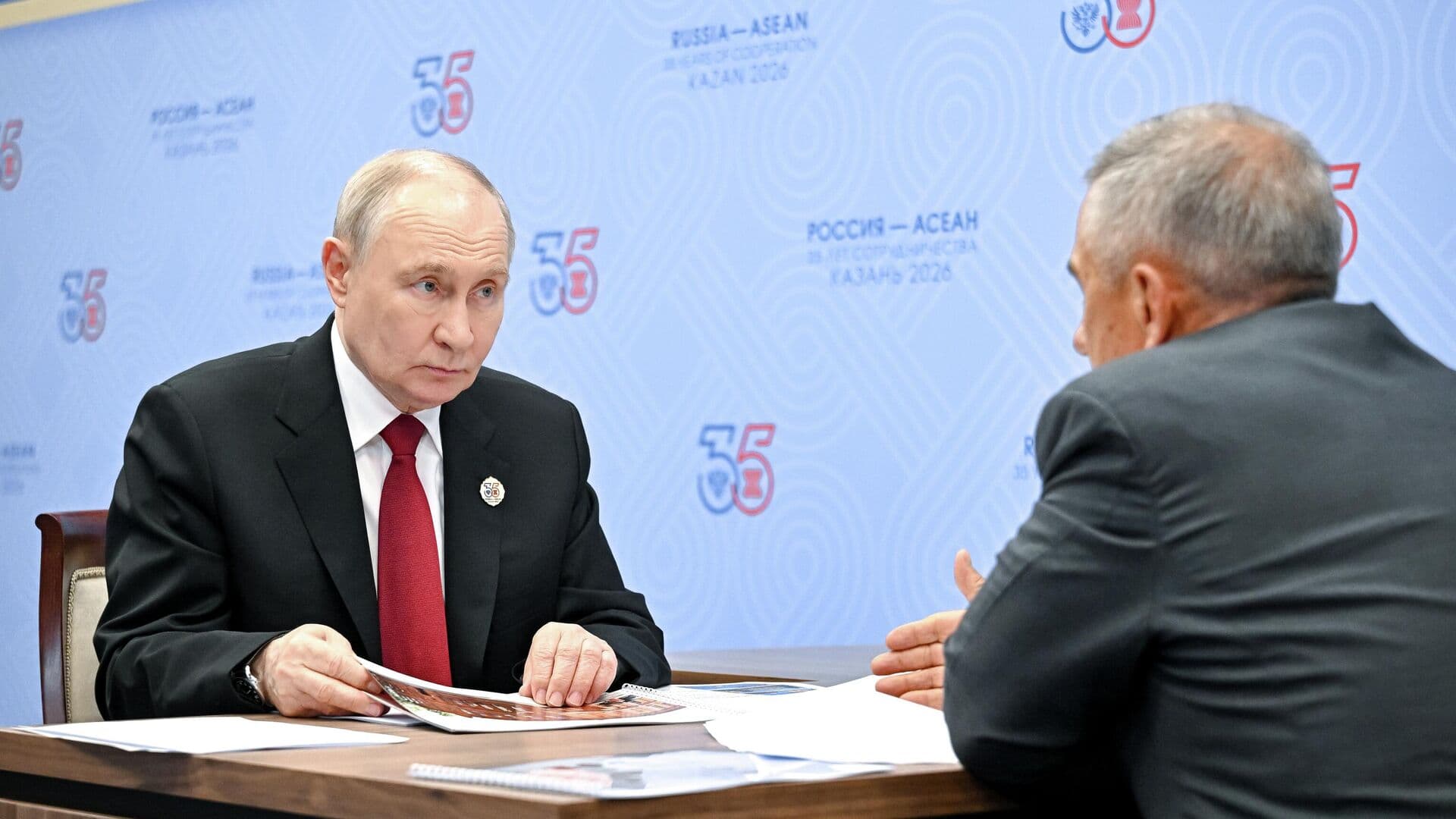 Путин провел встречу с Миннихановым
