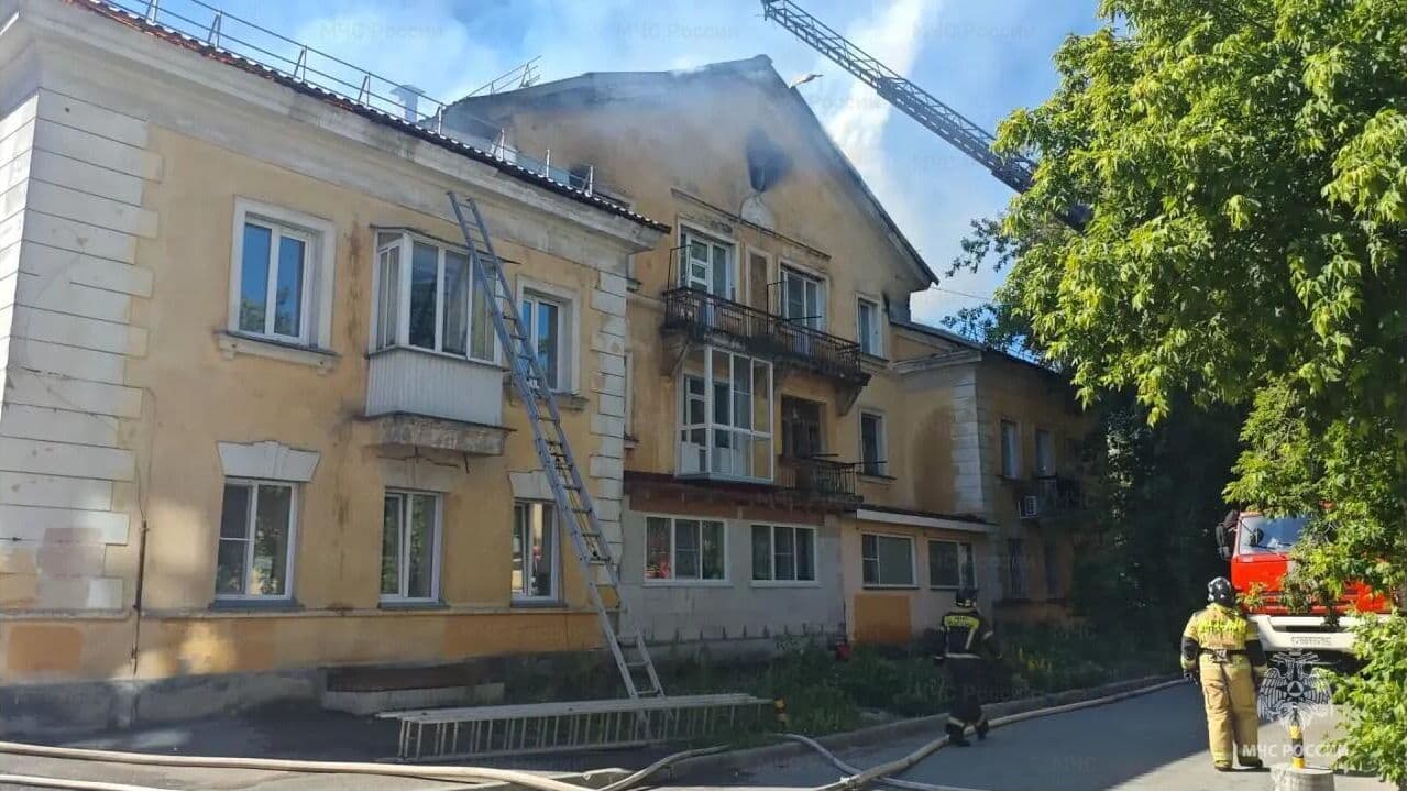 Стала известна предполагаемая причина пожара в жилом доме в Новосибирске