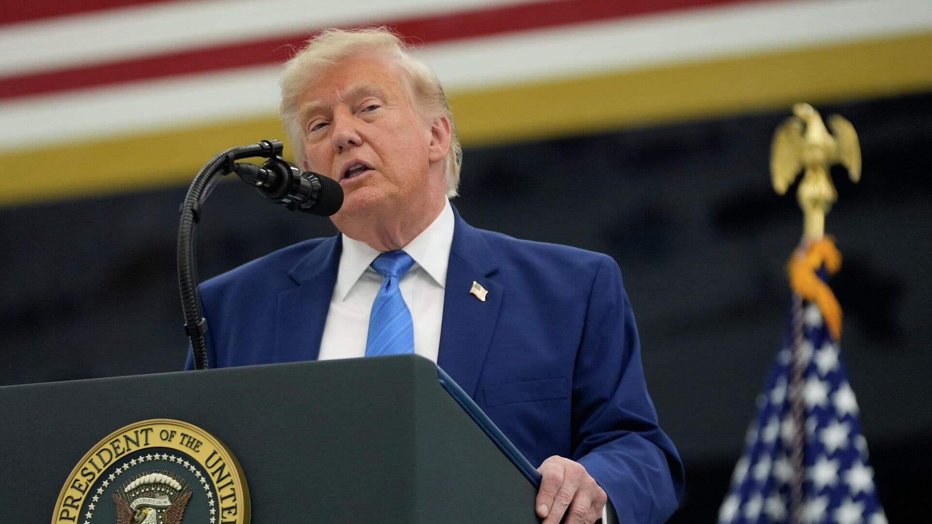 Трамп заявил, что нужно помочь Ирану с гуманитарным кризисом
