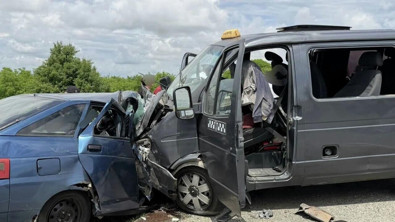 На Ставрополье один человек погиб в ДТП с микроавтобусом
