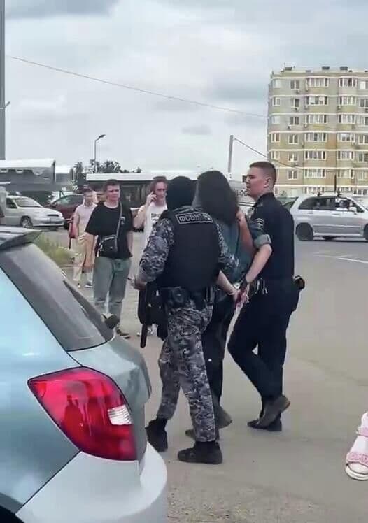 В Краснодаре мужчина с ножом напал на людей в ТЦ, погибла женщина