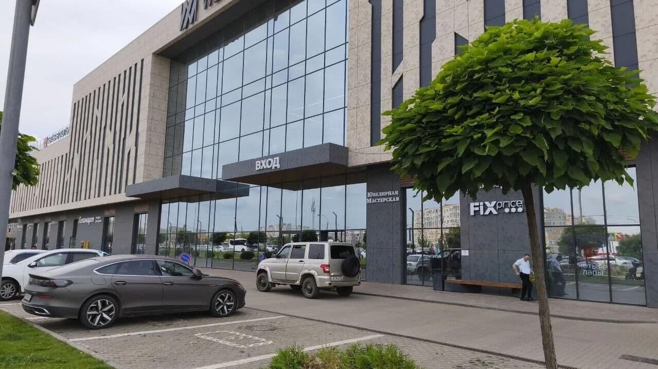 СК возбудил два уголовных дела после нападения в ТЦ в Краснодаре