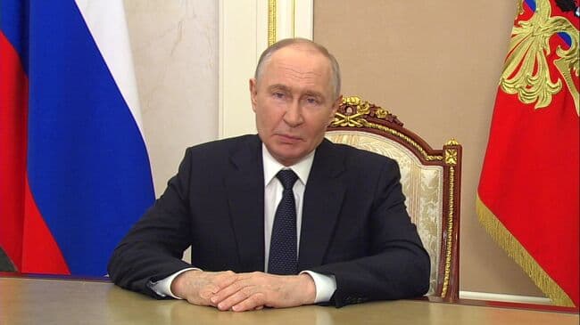 Путин поздравил медиков с профессиональным праздником